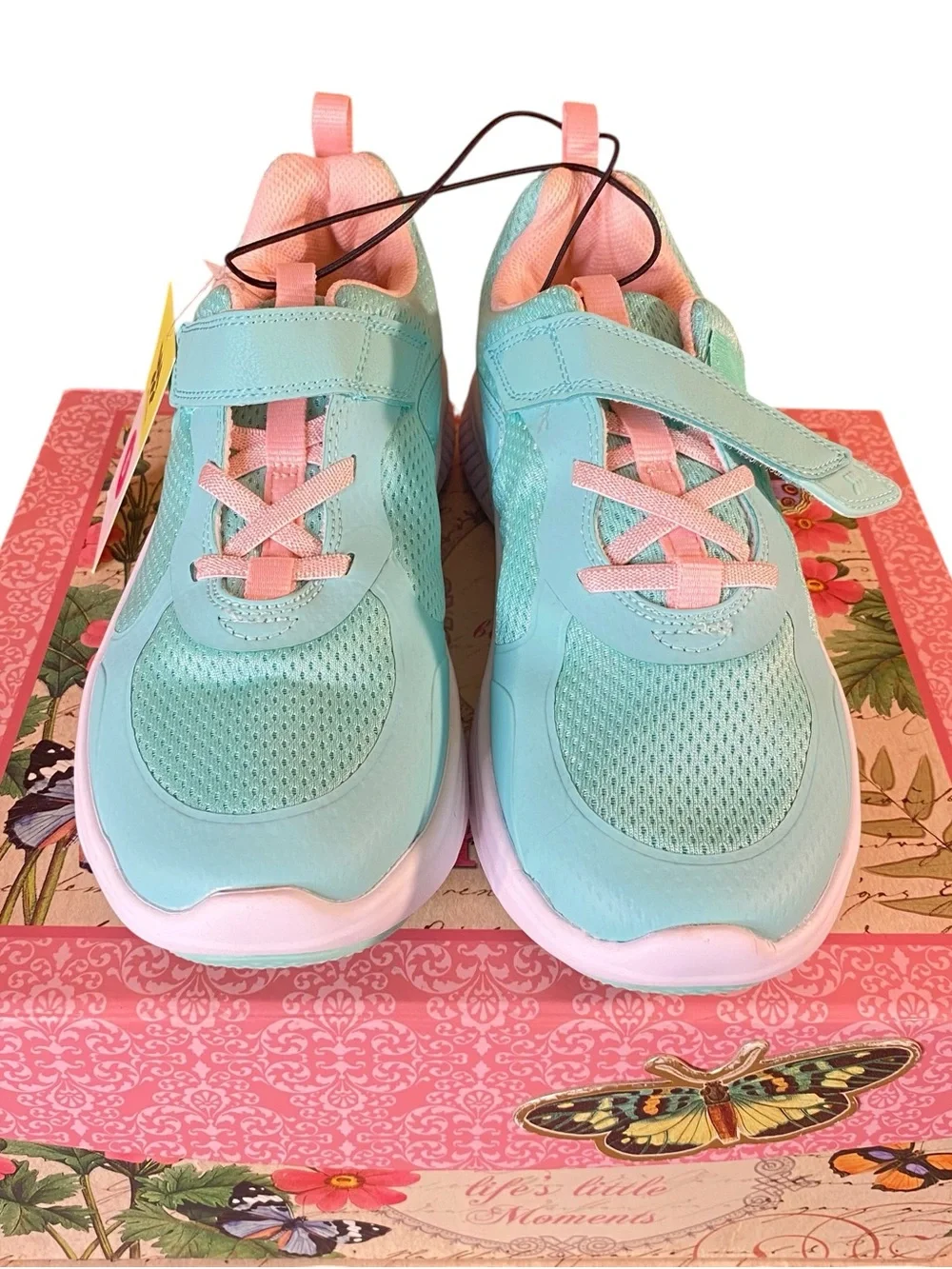 All In Motion NWT Sage Sneakers Girls Size 6 Light Teal Green Pink Laces Casual